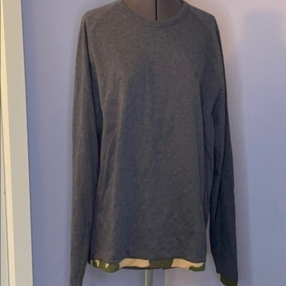NWT Penguin sweatshirt reversible blue and camo L